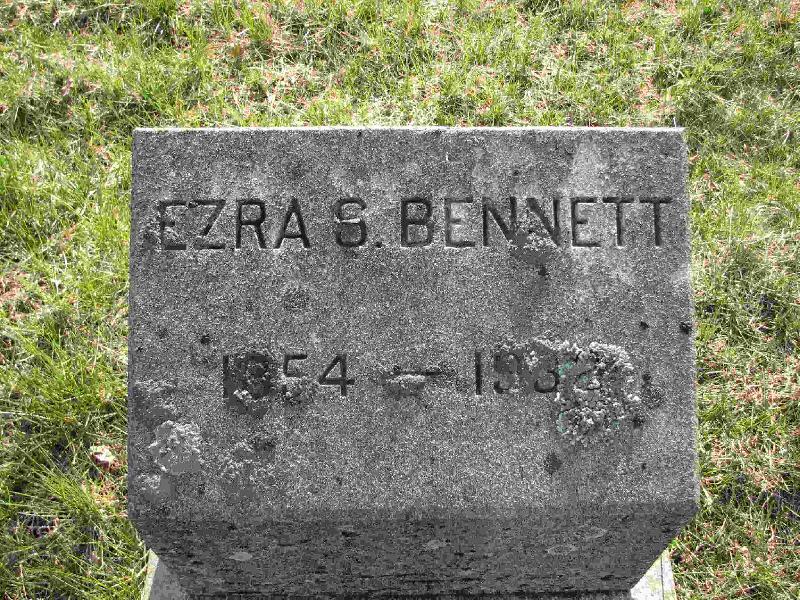 Gravestone of Ezra S. Bennett